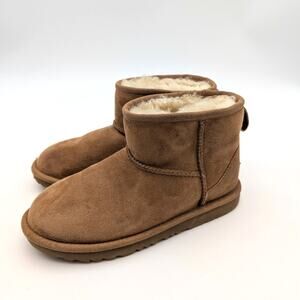 UGG Classic Mini II Water Resistant Genuine Shearling Kids Boots Size US3 EU35